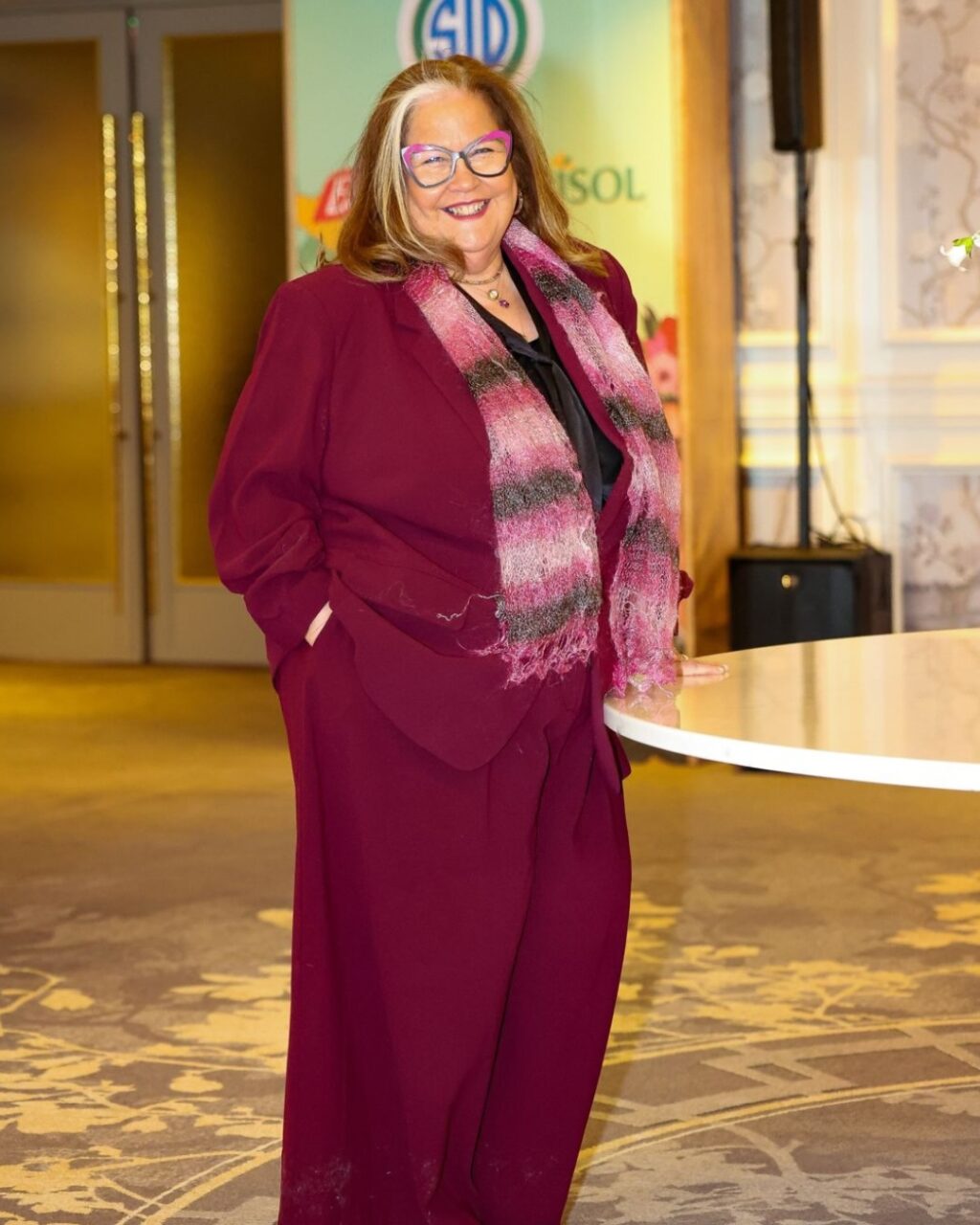 Instagram post from superespecialestelar. This post is in position 4.