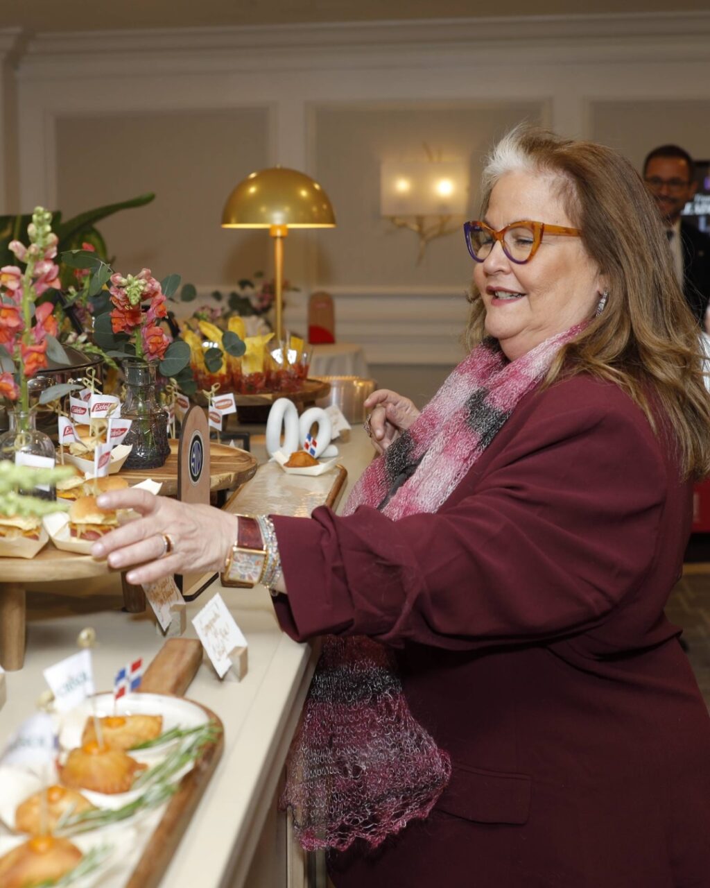 Instagram post from superespecialestelar. This post is in position 2.