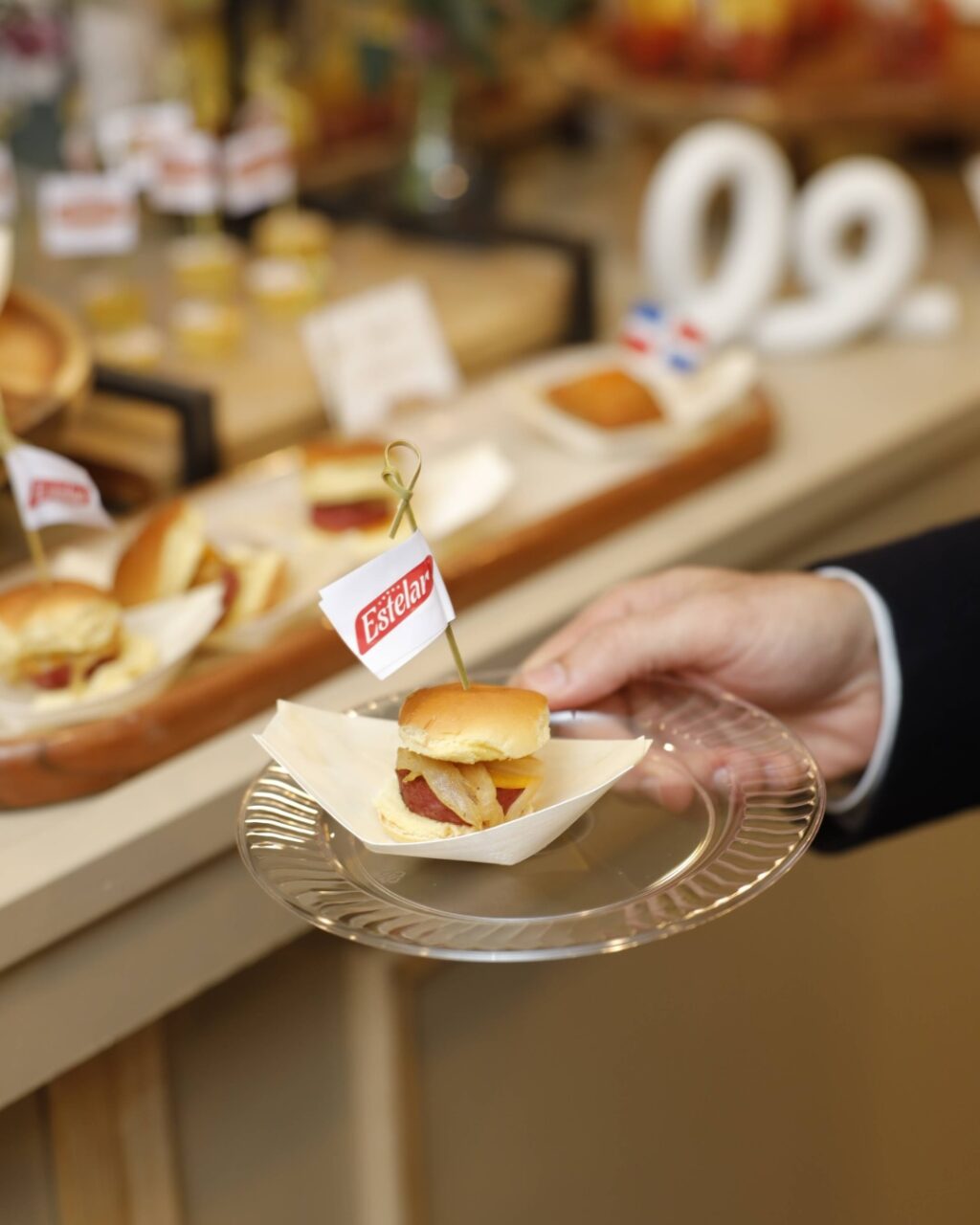 Instagram post from superespecialestelar. This post is in position 6.